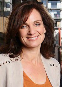 Кэтрин МакКлементс